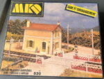 MKD Gate Keeper's House With Level Crossing | HO 1:87 530