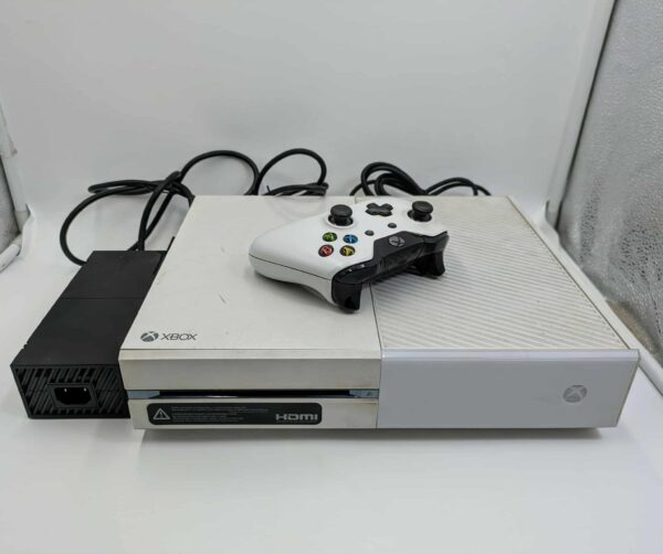 XBOX ONE 500GB Console (Model 1540) With CONTROLLER