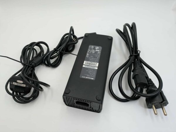 XBOX 360 Console SLIM S 250GB (Model 1439) With CONTROLLER USED - Image 10