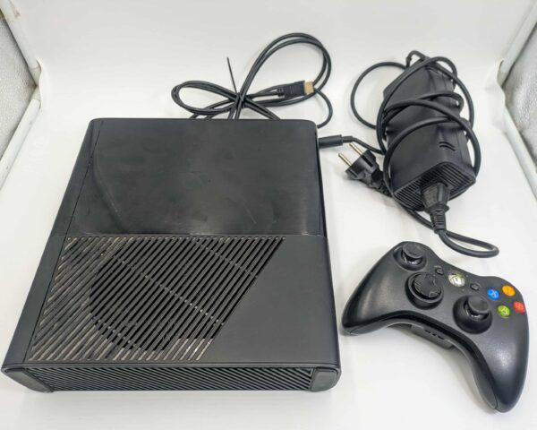 XBOX 360 Console SLIM 250GB (Model 1538) With CONTROLLER USED